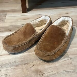 UGG Men’s Ascot Slipper